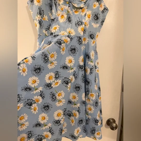 Blue Daisy Print Sundress with Yellow Straps - Picture 4 of 7